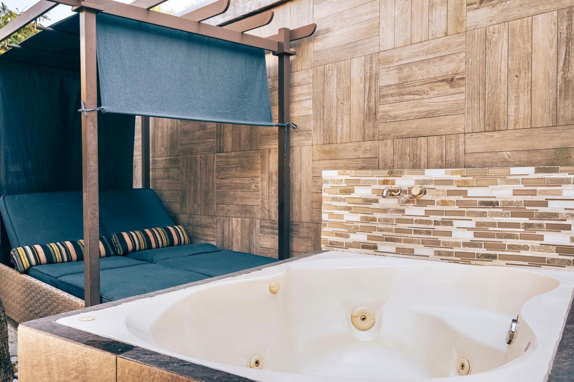 Loft Arte Y Diseno Alberca Climatizada, Amenidades Y Lujo, Terraza Privada Con Asador De Carbon, Cuernavaca Somos Los Unicos Que Te Ofrecemos Para Tu Uso Personal Y Exclusivo 2 Jacuzzis Con Agua Caliente Y Sistema De Hidromasaje Tipo Spa 外观 照片